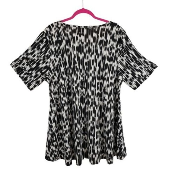 black & white geometric stripe flowy top / soft scoop-neck tee – women’s 3XL - Picture 2 of 7